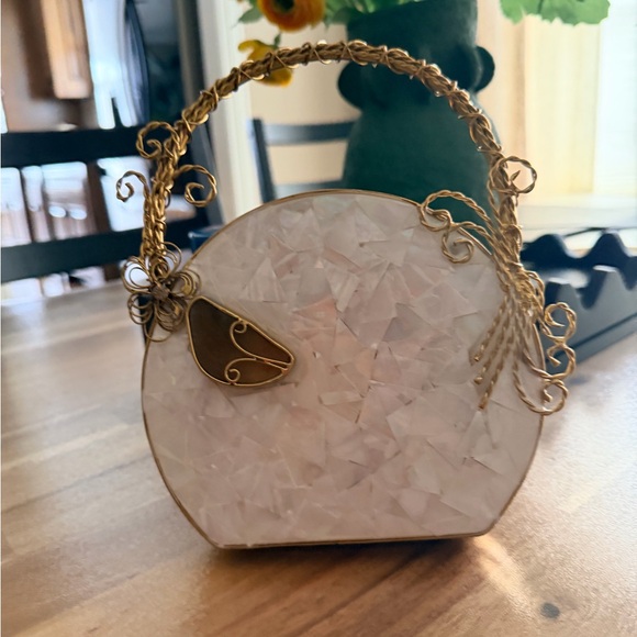 Elegant Cream and Gold Women\'s Handbag